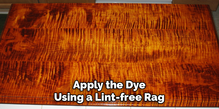 Apply the Dye
Using a Lint-free Rag