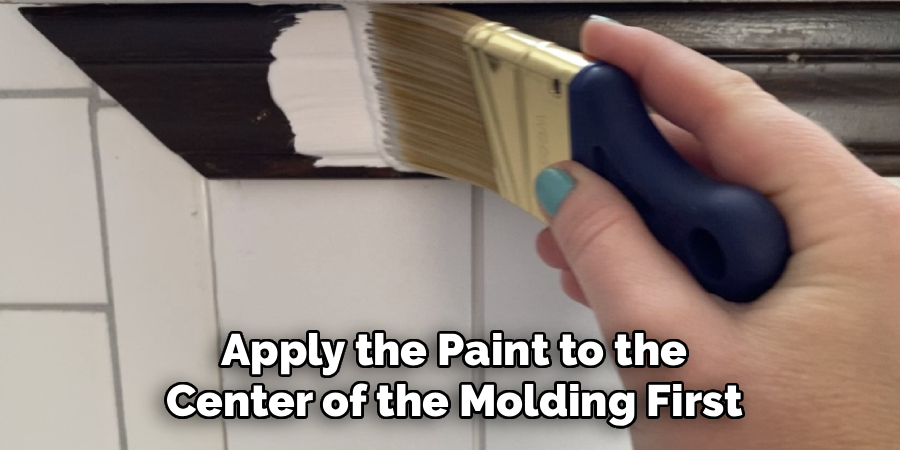 Apply the Paint to the
Center of the Molding First