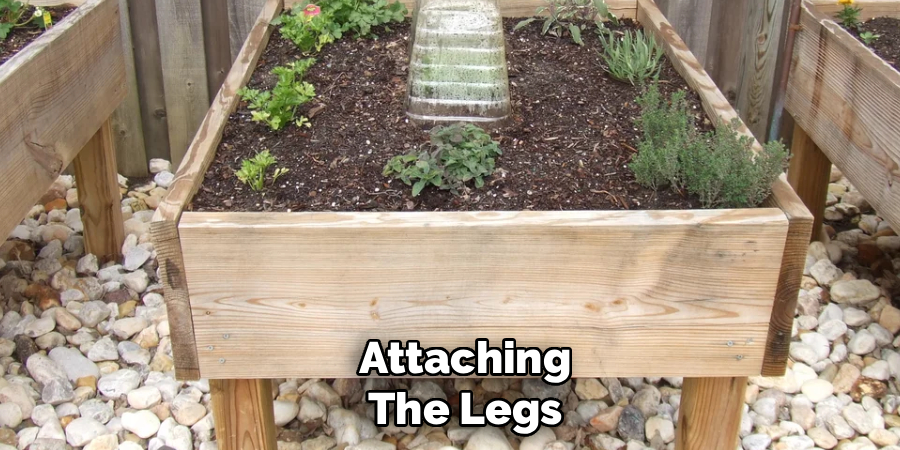 Attaching the Legs