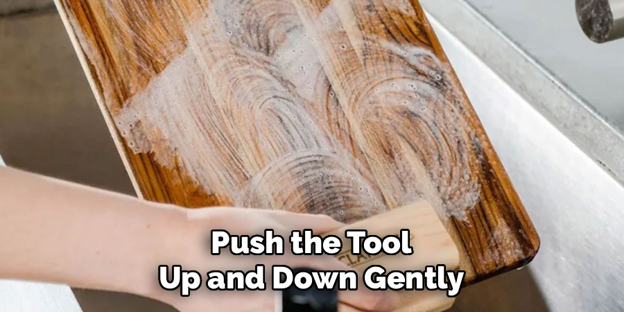 Push the Tool
Up and Down Gently