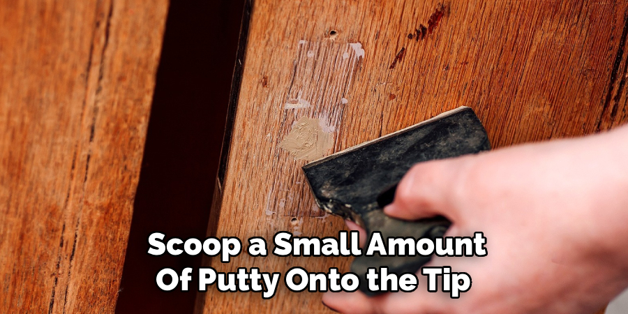 Scoop a Small Amount
Of Putty Onto the Tip 