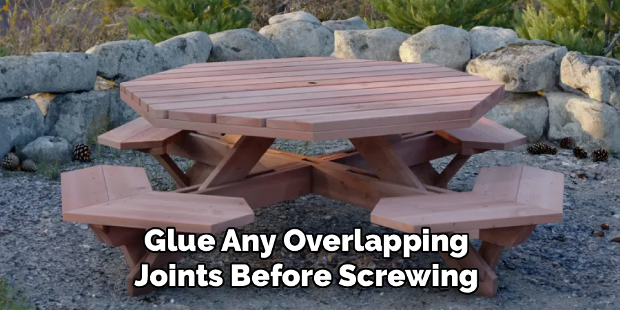 Glue Any Overlapping
Joints Before Screwing